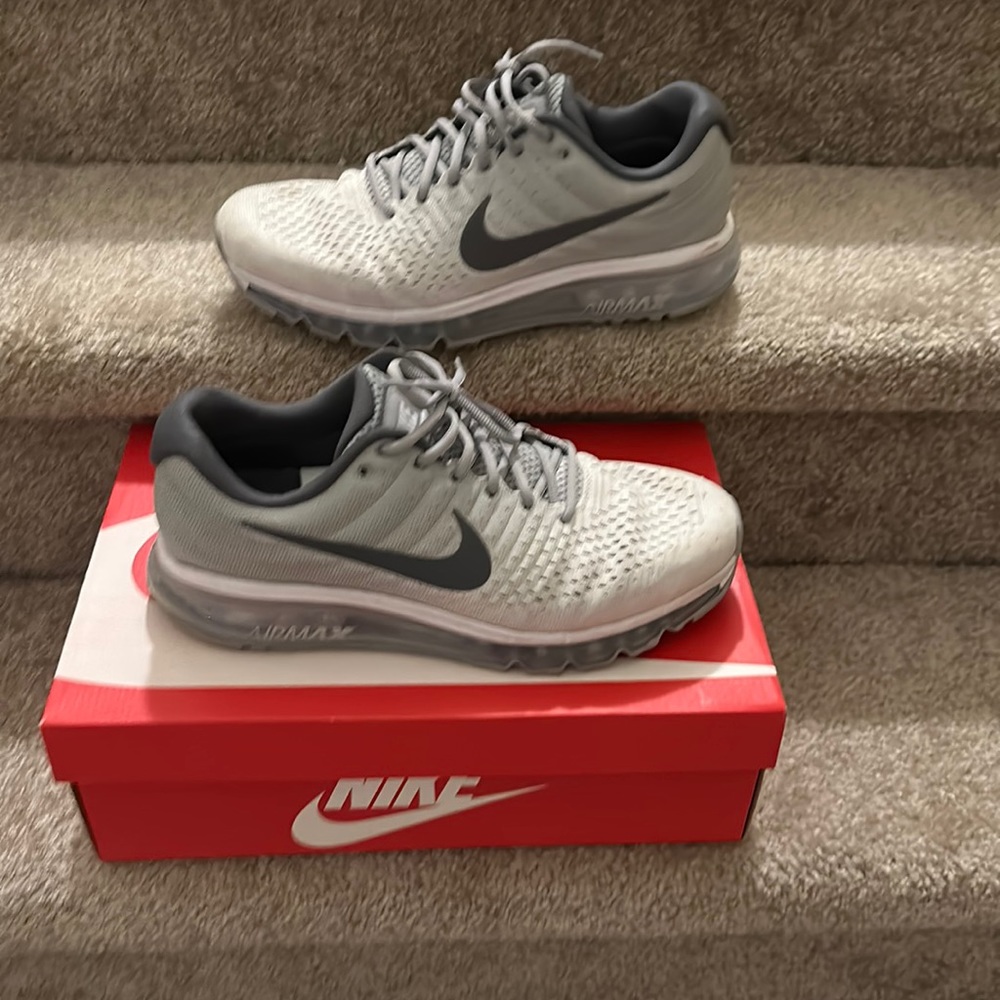 NIKE AirMax 2017 WolfGrey Size 11